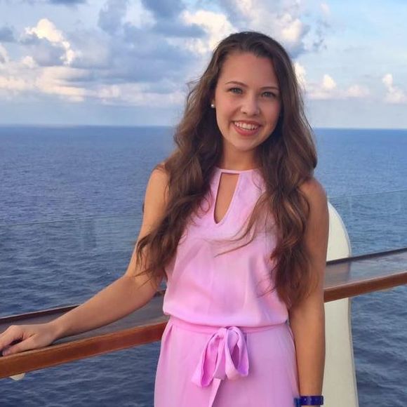 Meet your Posher, Courtney - Picture 1 of 1